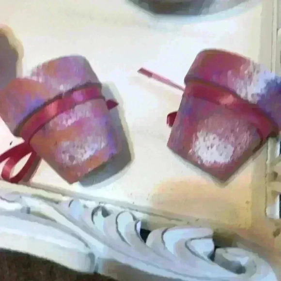NWOT 2 Hand Painted Mini Flower Pots with Ribbon - Picture 2 of 4